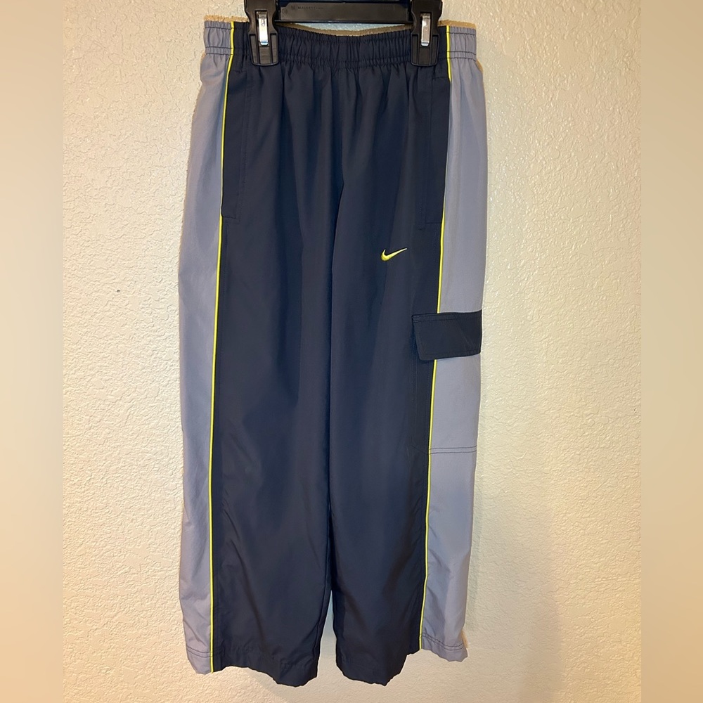 Nike S(8) Boy’s Gray Reflective Sweatpants
